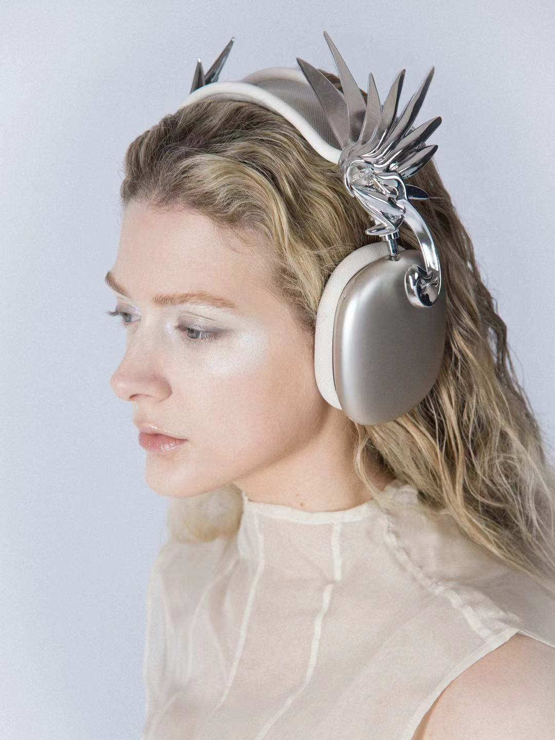 THE EON AirPodsMAX用カスタムジュエリー Tech Accessories | Sculptural 3D Tech Jewelry | XTENDED iDENTiTY